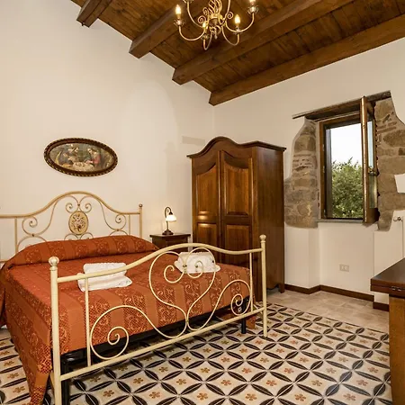 Arcaloro Villa *